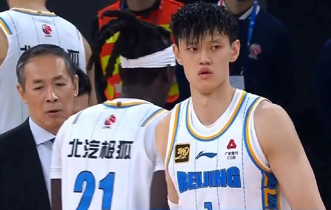 开云体育下载-北京男篮曾凡博即将复出，徐昕砍24+14被喊MVP，郭昊文现废人动作